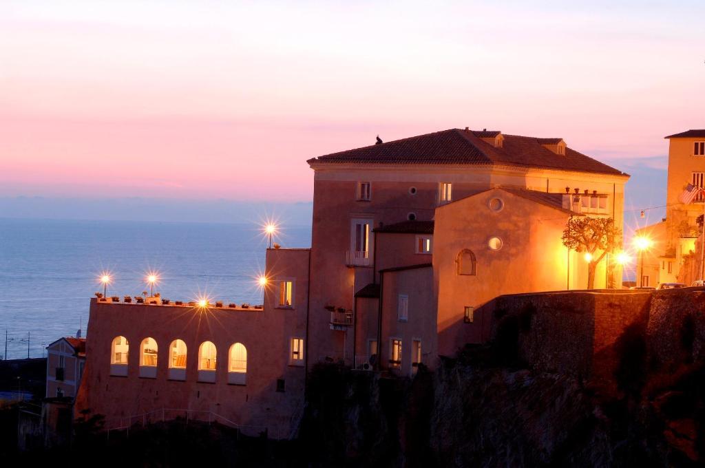 Hotel Ristorante Le Clarisse アマンテーア エクステリア 写真
