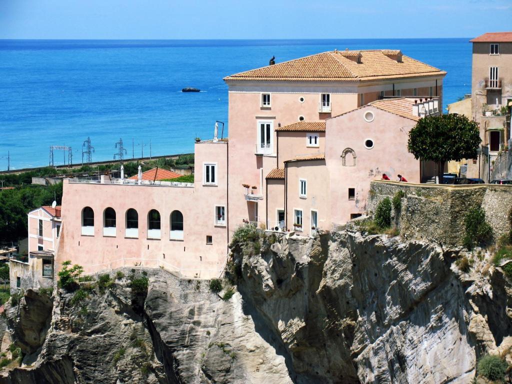 Hotel Ristorante Le Clarisse アマンテーア エクステリア 写真